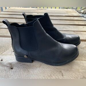 Galibelle Chelsea black leather ankle boot 39